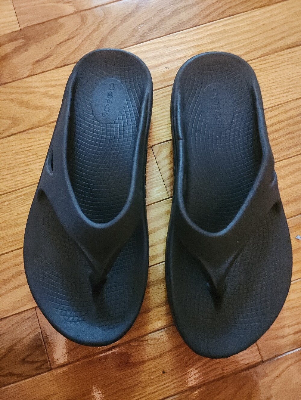 OOFOS Oolala Black Women's Recovery Flip Flop Sandals - Picture 2 of 7